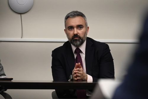 Raúl Torrez solo