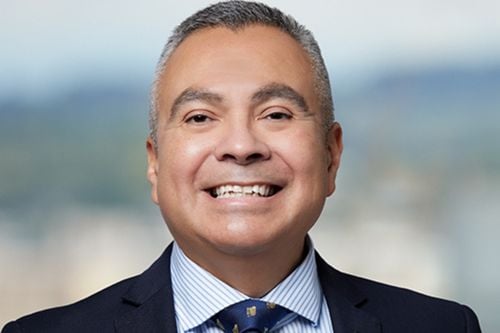 Román D. Hernández Solo